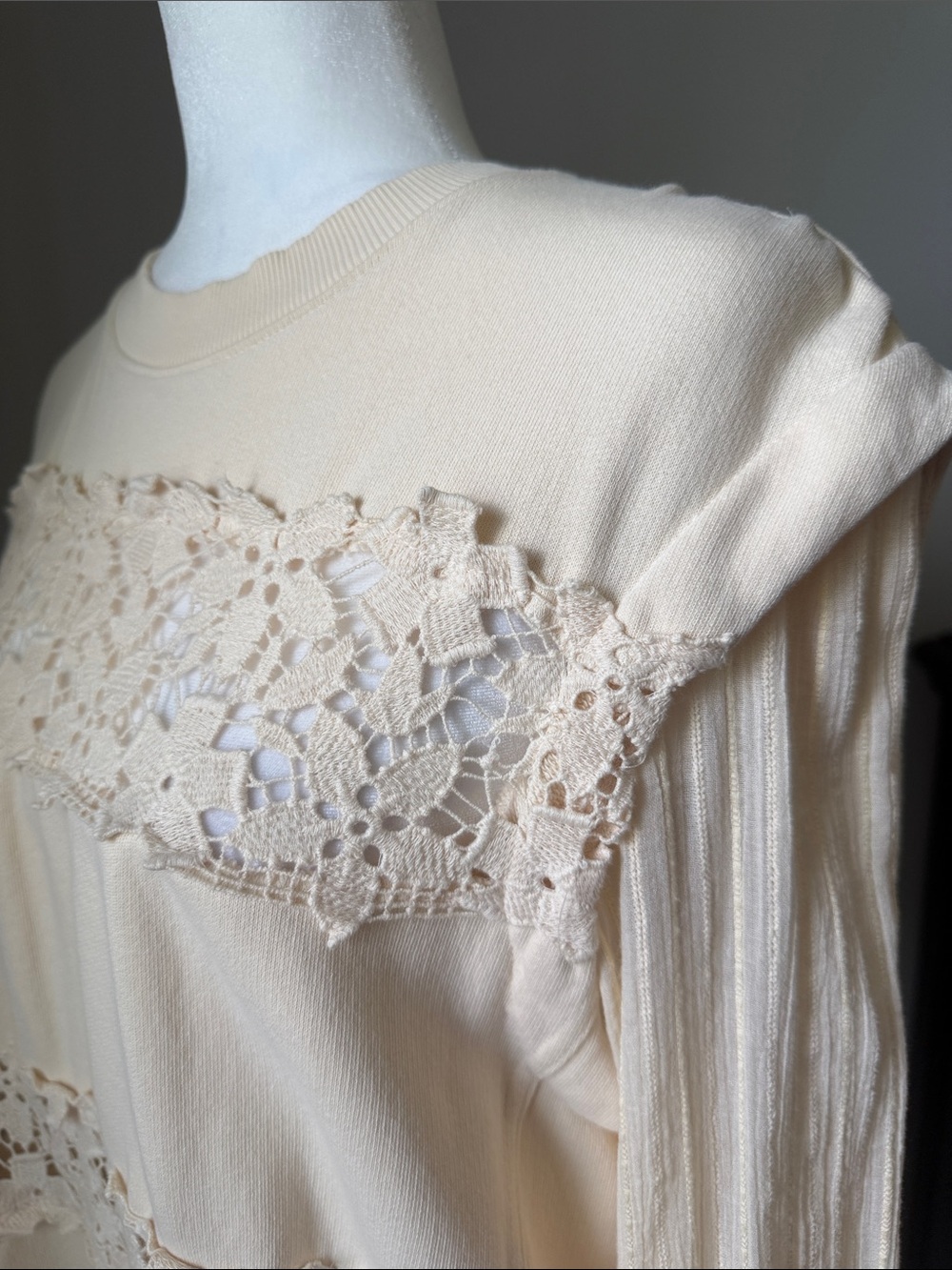 By ANTHROPOLOGIE Floral Cutwork Pullover Cream Top Womens Size Medium - Picture 7 of 15